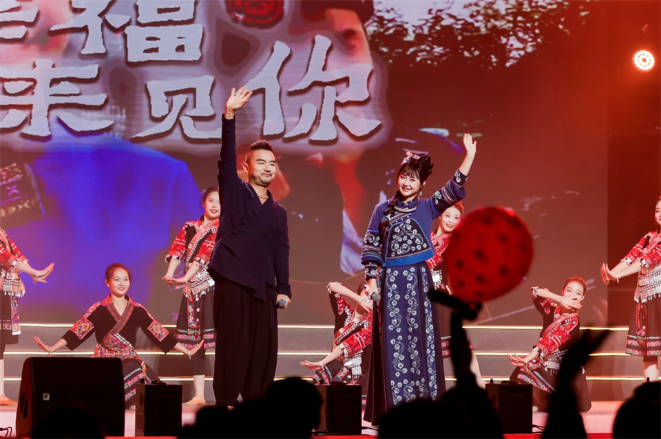 创新引领价值 理想成就未来——庆祝开云官方注册-开云(中国)
智能成立25周年表彰大会暨文艺晚会隆重举行