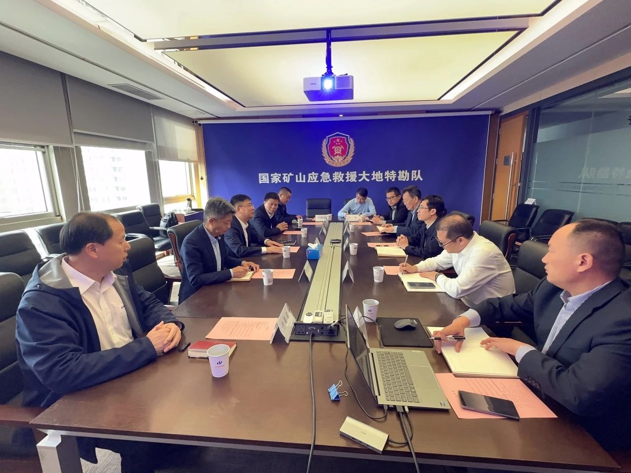 开云官方注册-开云(中国)
智能董事长付向东带队拜访中煤地质总局、大地特勘公司