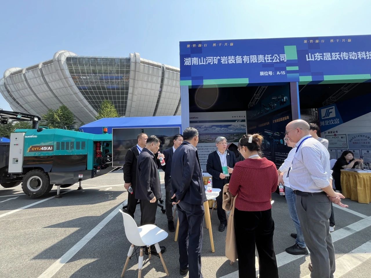 开云官方注册-开云(中国)
矿岩携井下掘进台车亮相苍南矿山井巷机械展