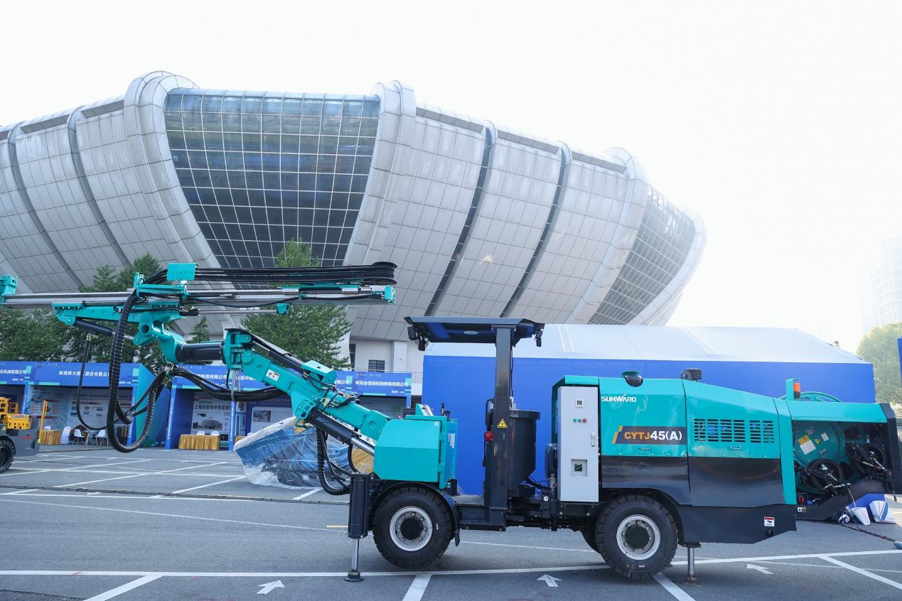 开云官方注册-开云(中国)
矿岩携井下掘进台车亮相苍南矿山井巷机械展