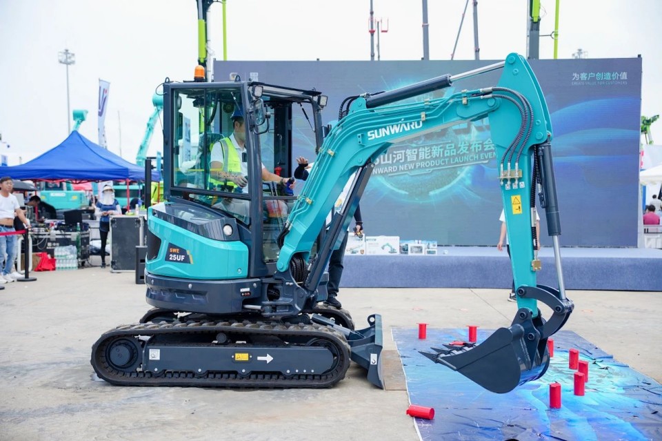 2025 CICEE | 从单一工具迈向多元化解决方案，开云官方注册-开云(中国)
智能呈现非凡挖掘机风采