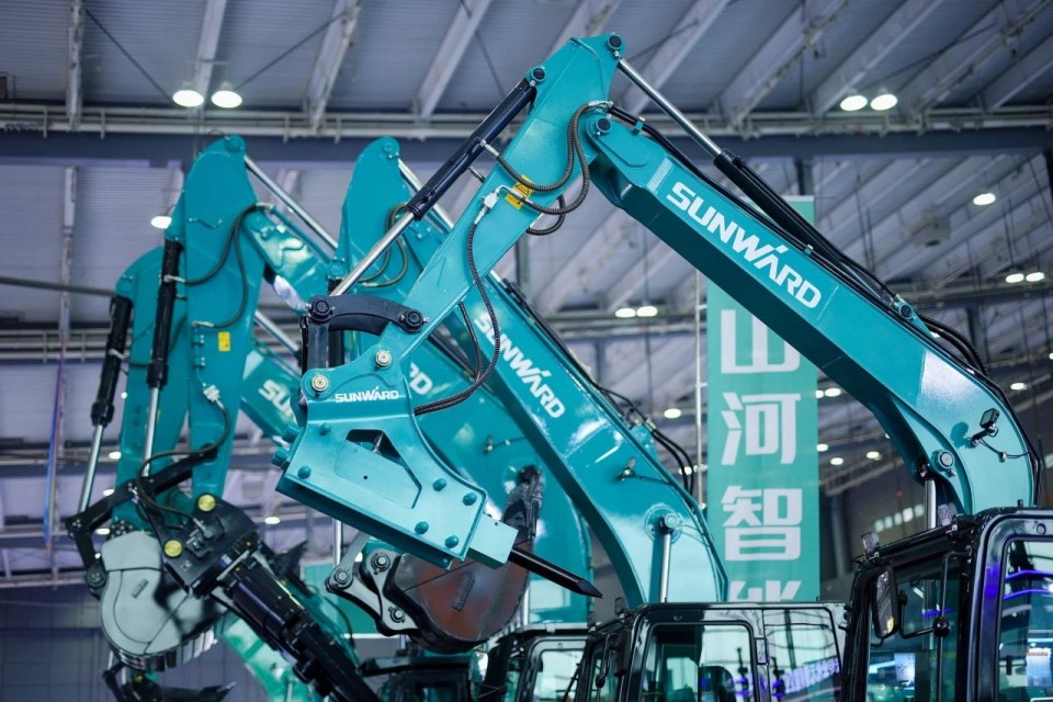 2025 CICEE | 从单一工具迈向多元化解决方案，开云官方注册-开云(中国)
智能呈现非凡挖掘机风采
