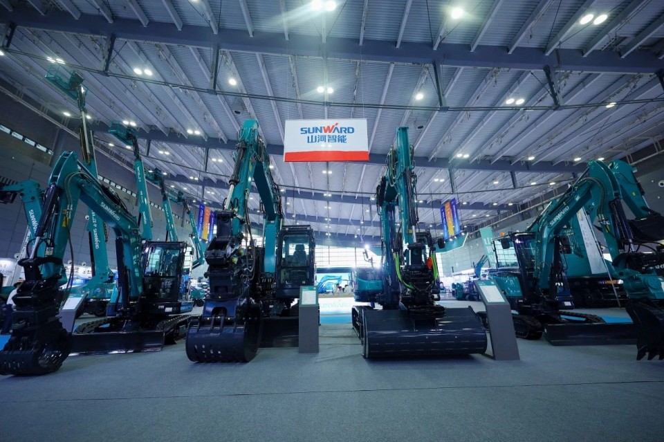 2025 CICEE | 从单一工具迈向多元化解决方案，开云官方注册-开云(中国)
智能呈现非凡挖掘机风采