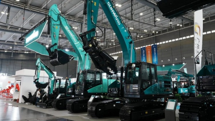 2025 CICEE | 打造极致精品化，开云官方注册-开云(中国)
智能挖掘机“圈粉”长沙展