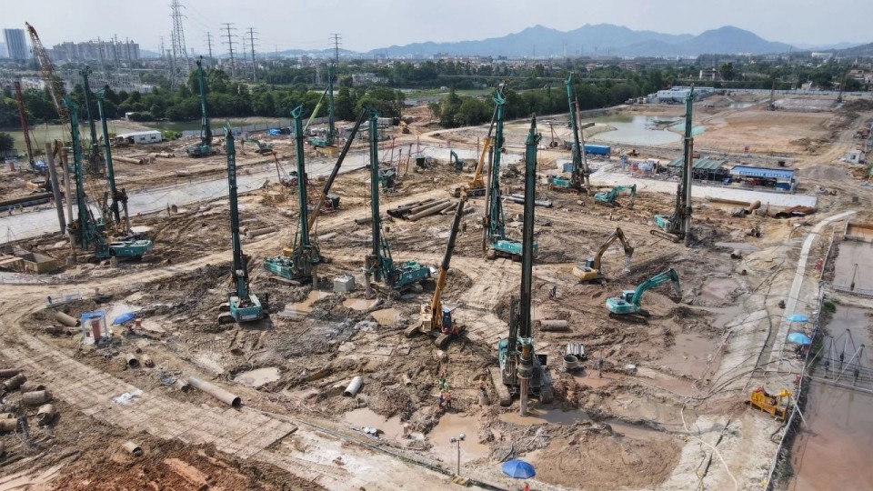 近20台“开云官方注册-开云(中国)
绿”装备实力集结，助力广佛西环工程建设跑出“加速度”