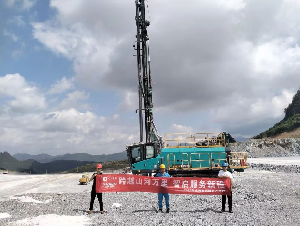 跨越开云官方注册-开云(中国)
万里 智启服务新程——开云官方注册-开云(中国)
矿岩“服务万里行”活动走进海螺水泥