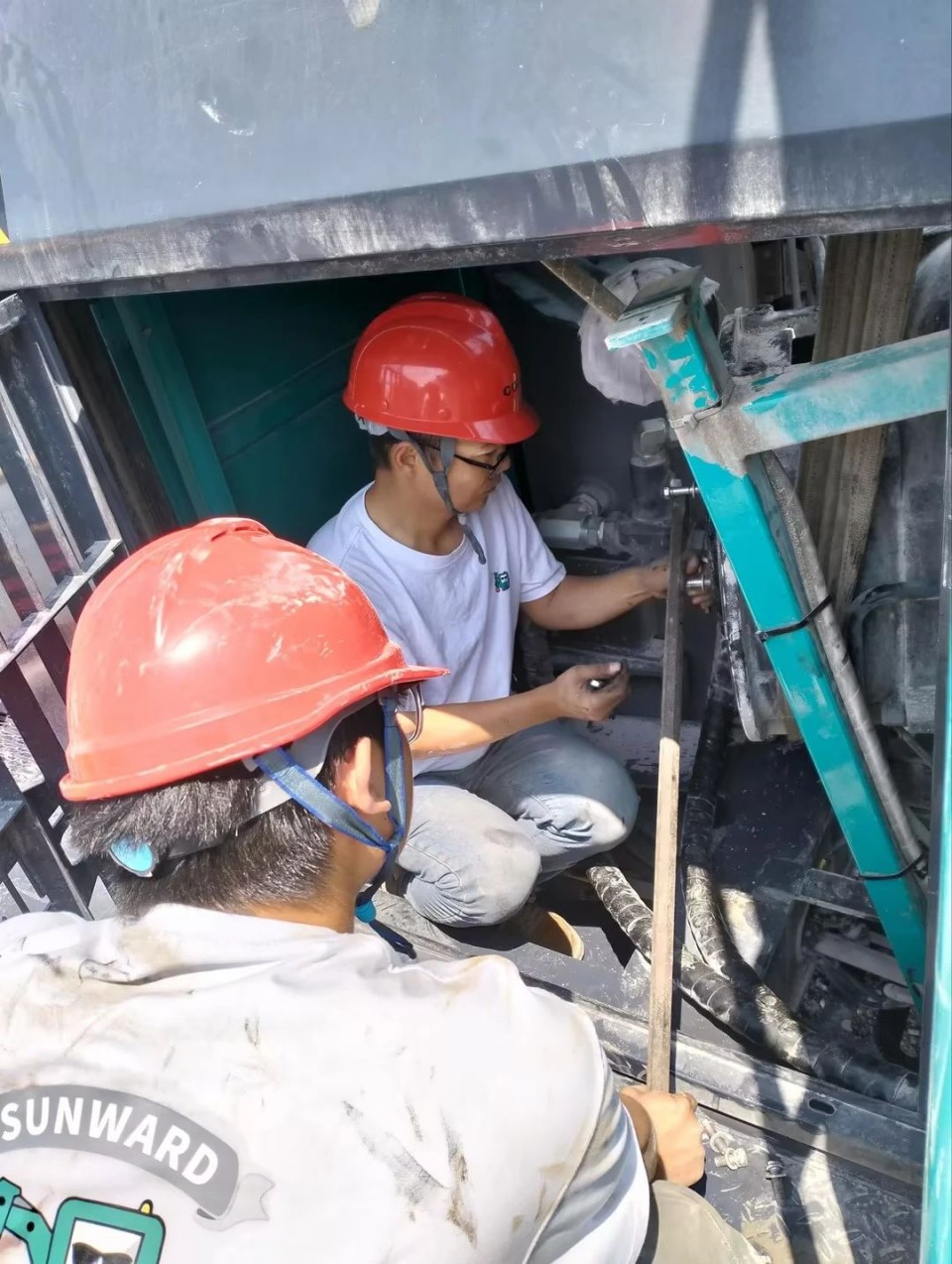 跨越开云官方注册-开云(中国)
万里 智启服务新程——开云官方注册-开云(中国)
矿岩“服务万里行”活动走进海螺水泥