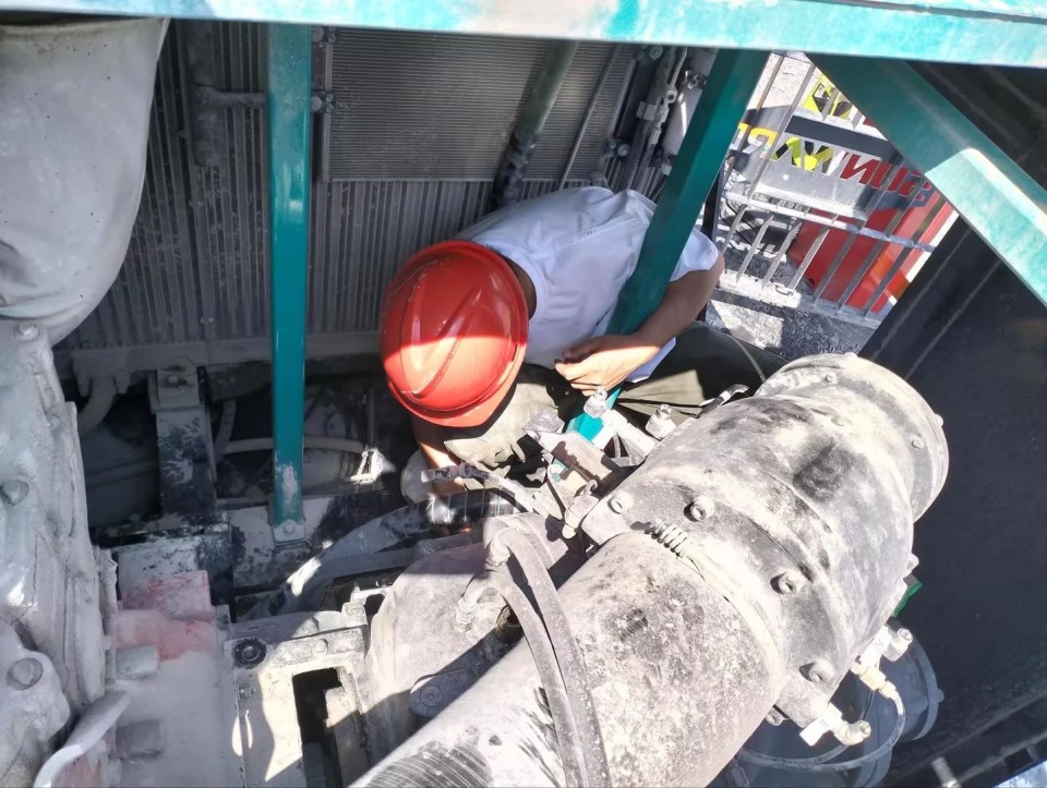 跨越开云官方注册-开云(中国)
万里 智启服务新程——开云官方注册-开云(中国)
矿岩“服务万里行”活动走进海螺水泥