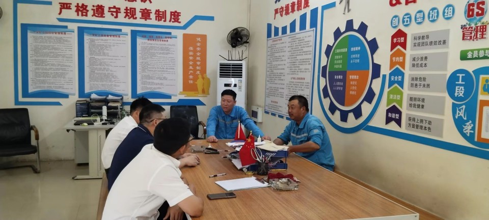 跨越开云官方注册-开云(中国)
万里 智启服务新程——开云官方注册-开云(中国)
矿岩“服务万里行”活动走进海螺水泥