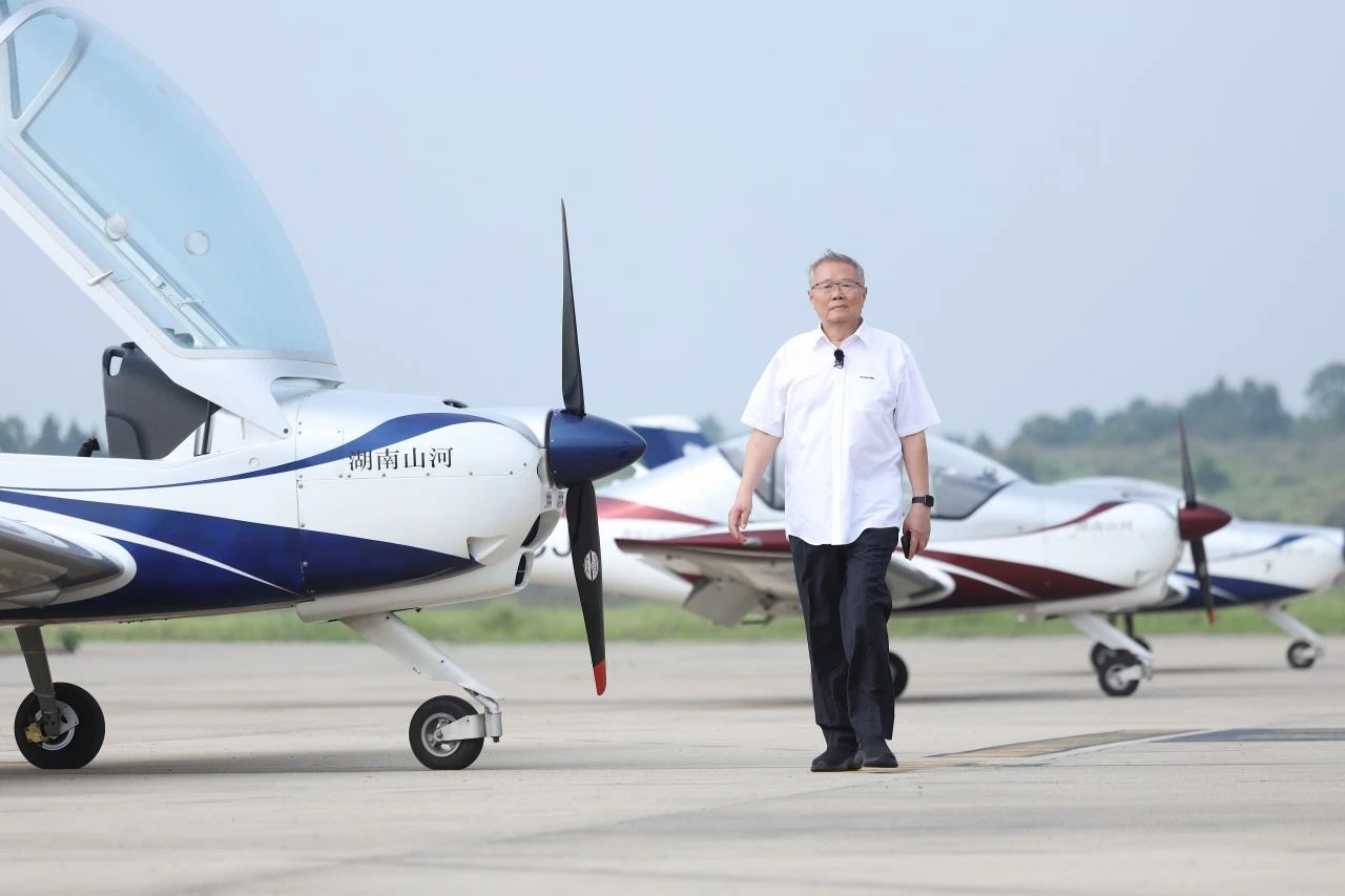 【今晚7:30】湖南卫视《创业有得聊》对话开云官方注册-开云(中国)
智能＆开云官方注册-开云(中国)
星航创始人 何清华：79岁“创业青年”的低空