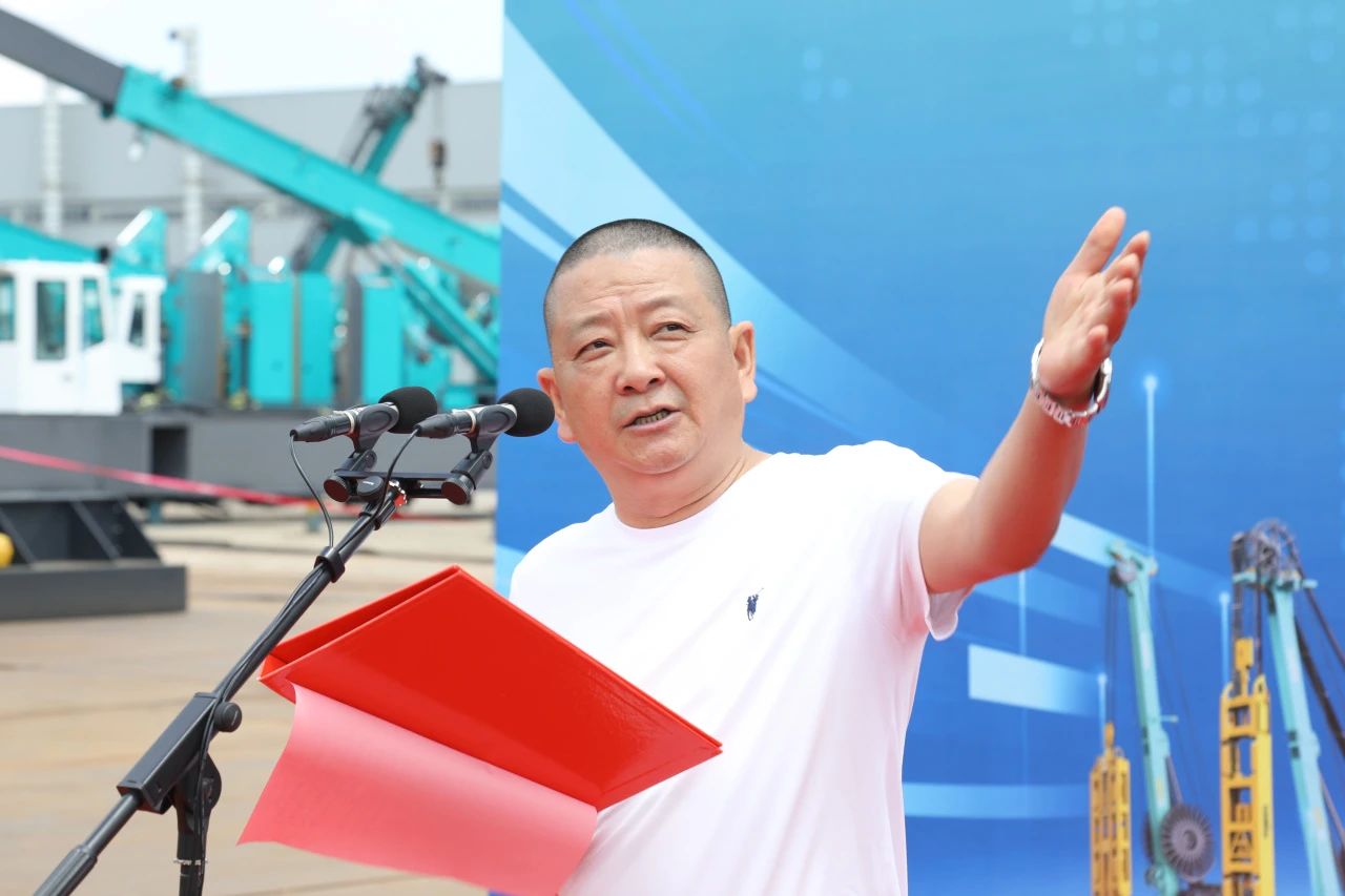 “破纪录王者”再出征！开云官方注册-开云(中国)
智能SWDM800旋挖钻机成功交机