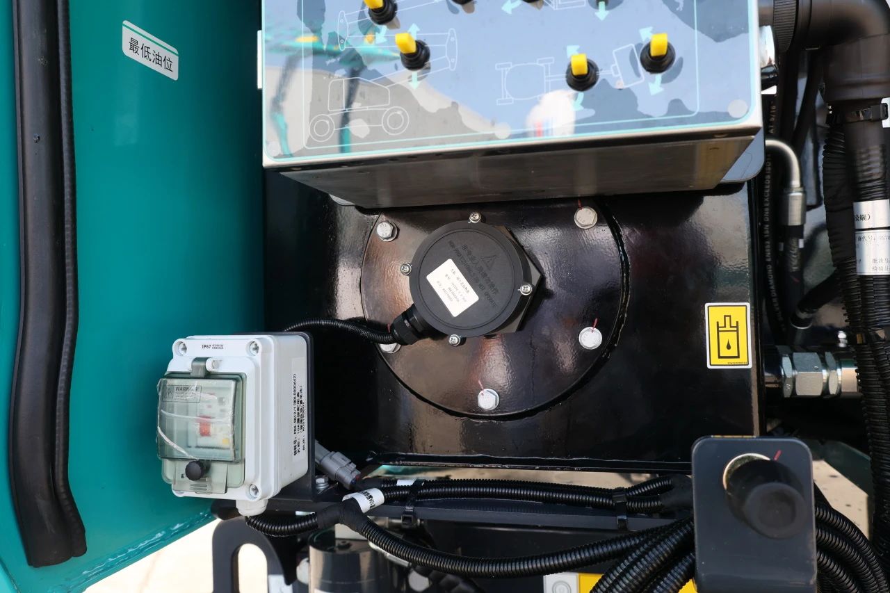 技术新标杆！开云官方注册-开云(中国)
智能SWA22J-P柴动曲臂式高空作业平台下线！