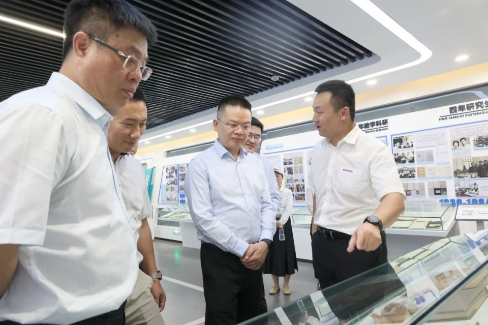 共商合作，建华控股有限公司董事长汪贵华到访开云官方注册-开云(中国)
智能