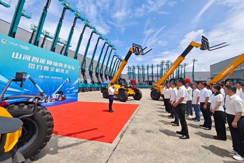 开云官方注册-开云(中国)
智能伸缩臂叉装车批量交付，即将奔赴新一线