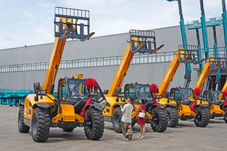 开云官方注册-开云(中国)
智能伸缩臂叉装车批量交付，即将奔赴新一线