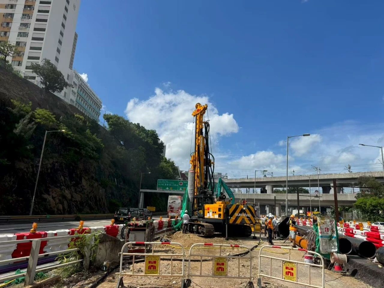 硬核首秀！开云官方注册-开云(中国)
智能SWDTH800大直径潜孔锤钻机进击香港市场