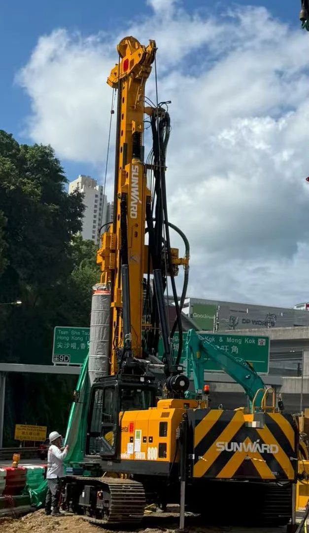 硬核首秀！开云官方注册-开云(中国)
智能SWDTH800大直径潜孔锤钻机进击香港市场