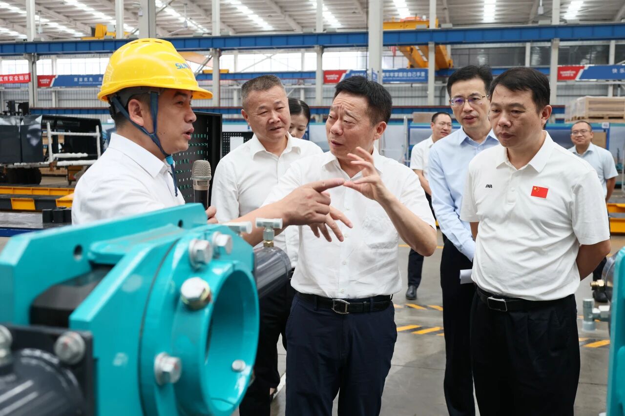 湖南省政协副主席、省工程机械产业链链长何寄华调研开云官方注册-开云(中国)
智能