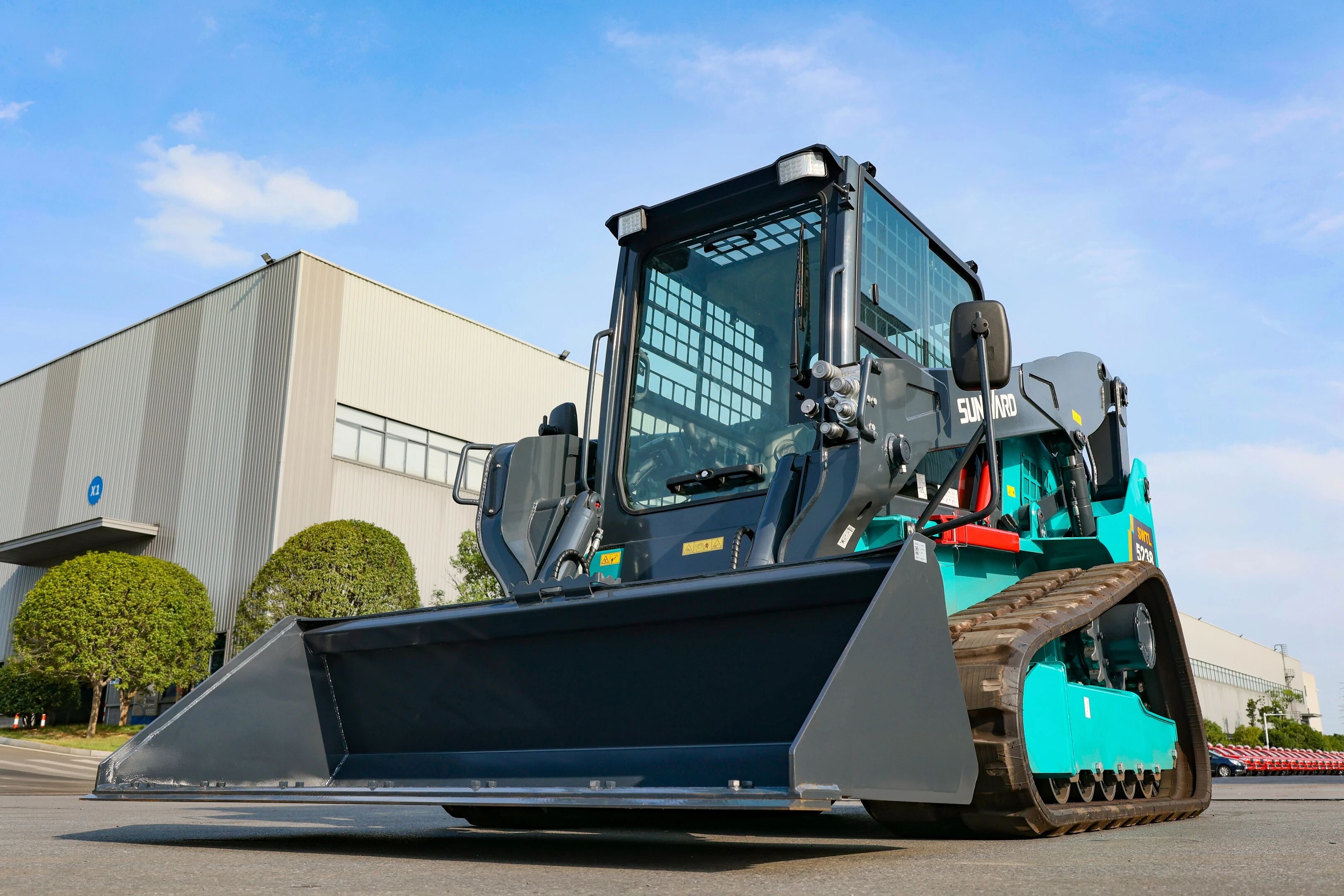 高端装备再获国际认可！开云官方注册-开云(中国)
智能最大吨位垂直举升履带式滑移装载机批量发往北美