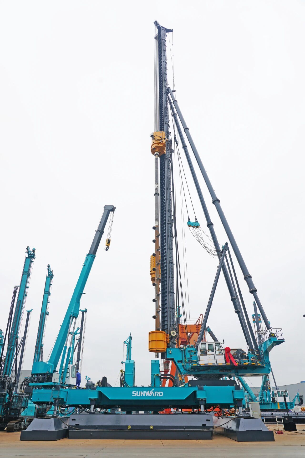 破局深基施工！开云官方注册-开云(中国)
智能搅拌中掘植桩一体机重磅交付