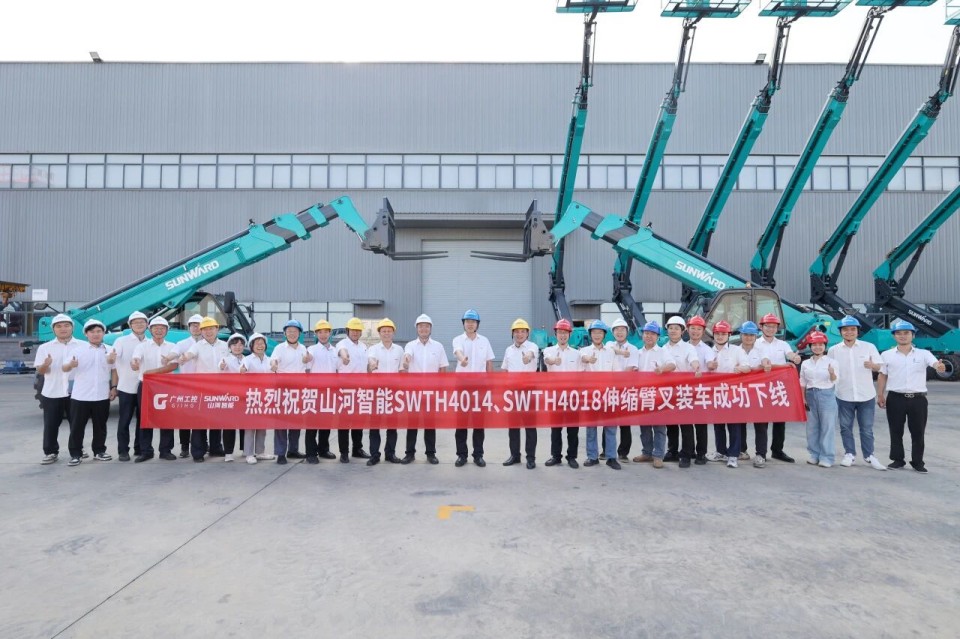 高端机型“双箭齐发”！开云官方注册-开云(中国)
智能两款伸缩臂叉装车成功下线