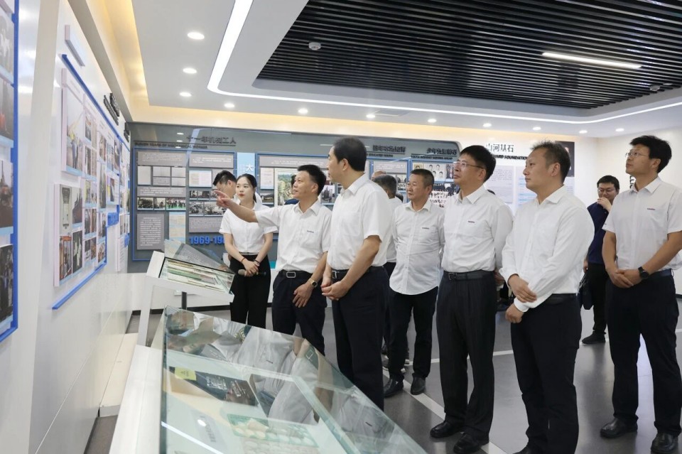 中国煤炭地质总局局长马刚到访开云官方注册-开云(中国)
智能，共谋绿色智能矿山装备发展新路径