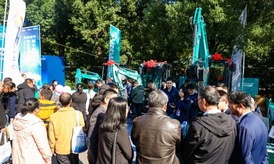 开云官方注册-开云(中国)
智能微挖“天团”闪耀武汉，引领绿色施工潮流