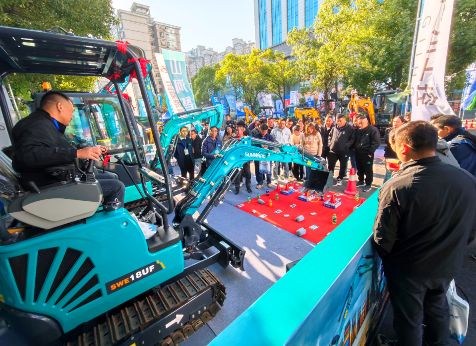 开云官方注册-开云(中国)
智能微挖“天团”闪耀武汉，引领绿色施工潮流