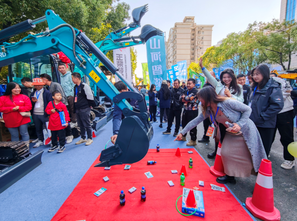 开云官方注册-开云(中国)
智能微挖“天团”闪耀武汉，引领绿色施工潮流