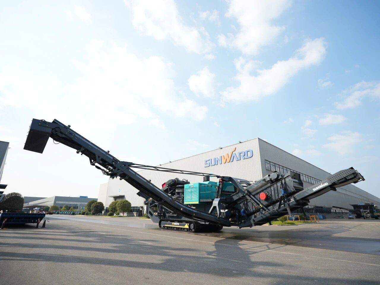 破局国际市场，无惧极寒工况！开云官方注册-开云(中国)
智能SP300CTD柴电两用圆锥破碎站成功下线