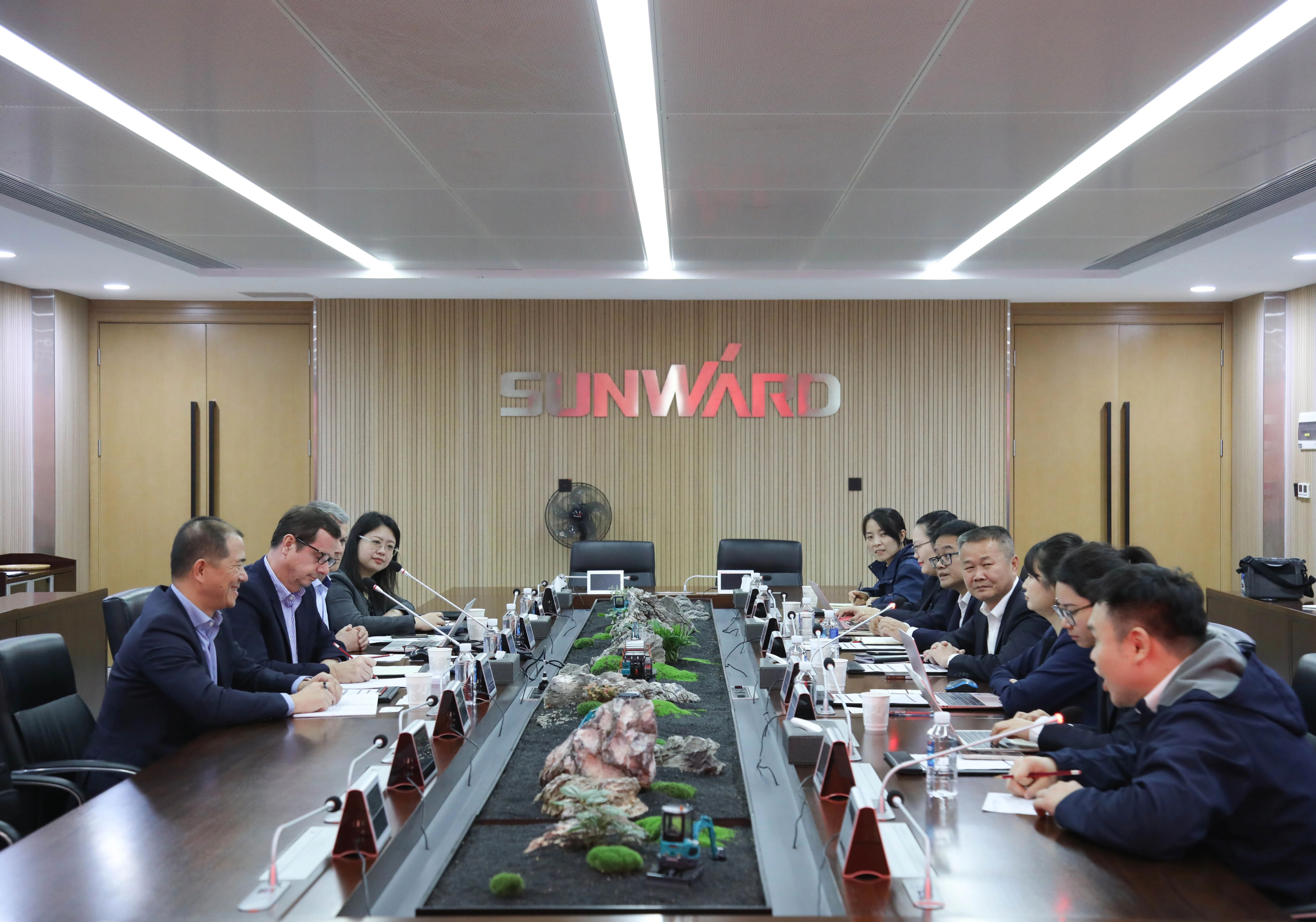 法巴租赁集团到访开云官方注册-开云(中国)
智能，共拓合作新篇章