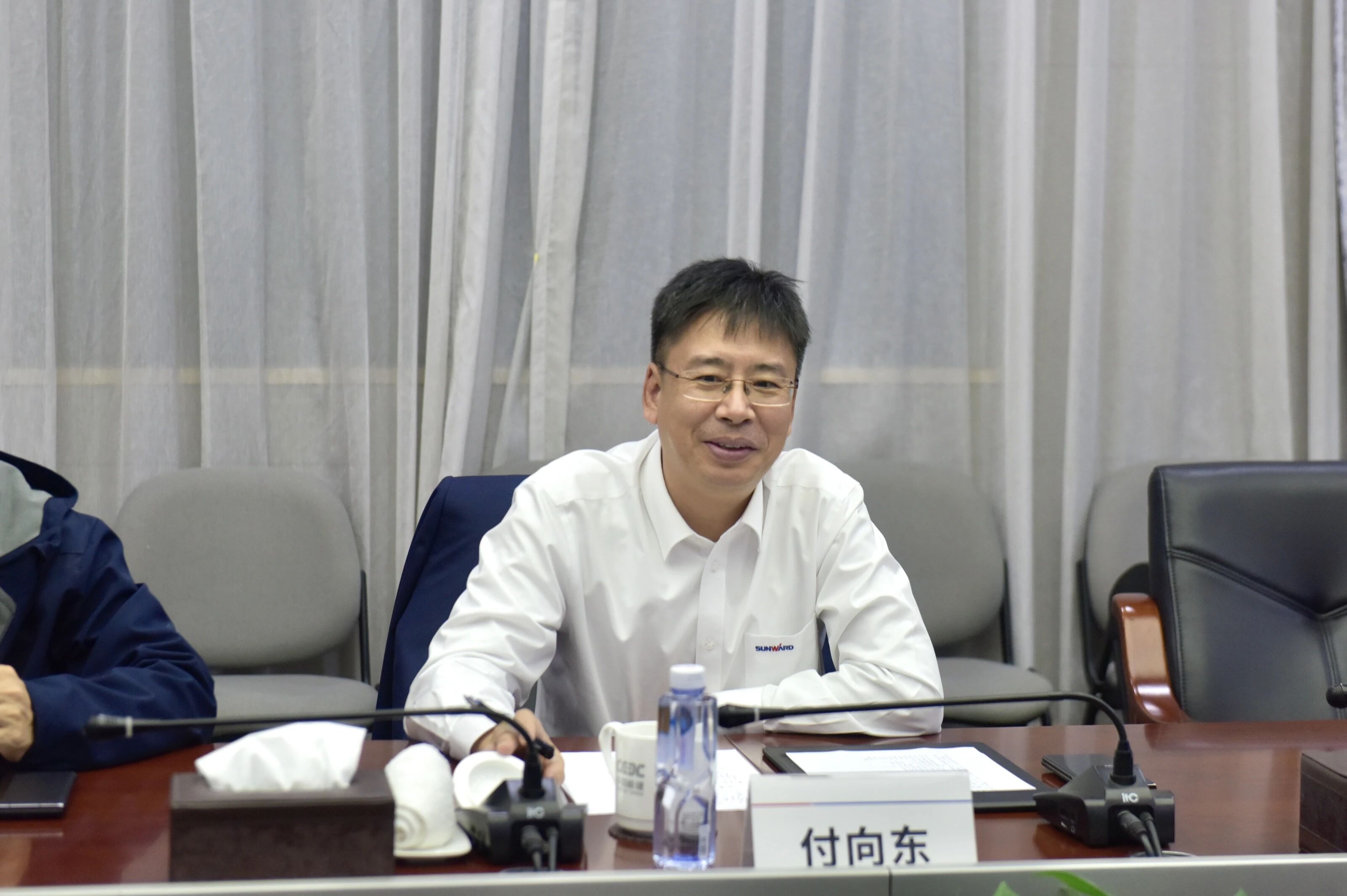 开云官方注册-开云(中国)
智能与易普力开展座谈交流，谱写互利共赢新篇章