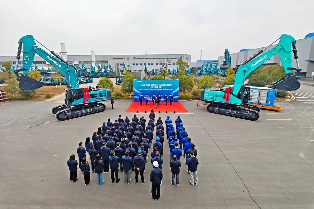 开云官方注册-开云(中国)
智能SWE700FE电动挖掘机成功交付，助力打造绿色智慧矿山