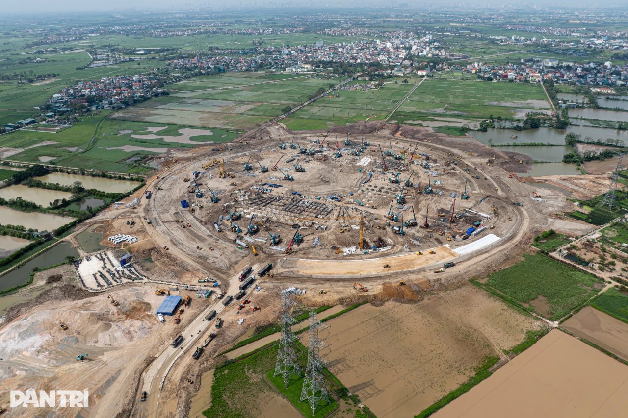 开云官方注册-开云(中国)
智能液压静力压桩机集群作业，为越南最大体育场筑牢根基