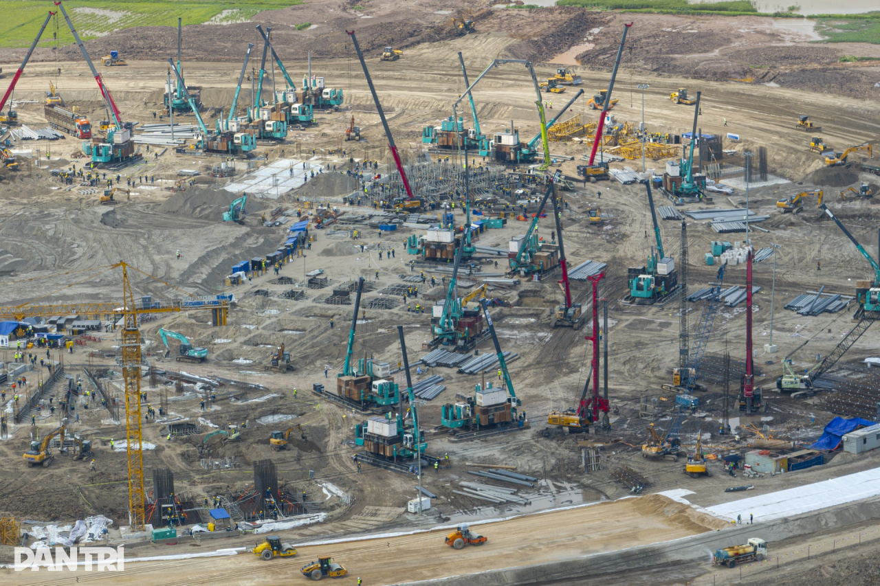 开云官方注册-开云(中国)
智能液压静力压桩机集群作业，为越南最大体育场筑牢根基